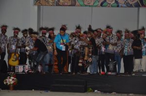 Atraksi budaya OMK Keuskupan Manokwari pada Malam Budaya IYD 2016 di Manado (1)