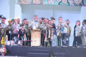 Atraksi budaya OMK Keuskupan Manokwari pada Malam Budaya IYD 2016 di Manado (2)